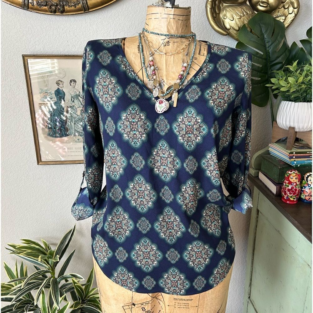 Ann Taylor Blue Colorful Mandala V Neck Roll Tab Sleeve Blouse Sz XS Boho Preppy